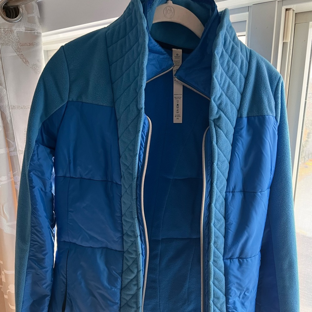Lulu lemon jacket size 4, perfect condition, blue